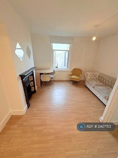 2 Bedroom Flat To Rent In West Green Road, London, N15