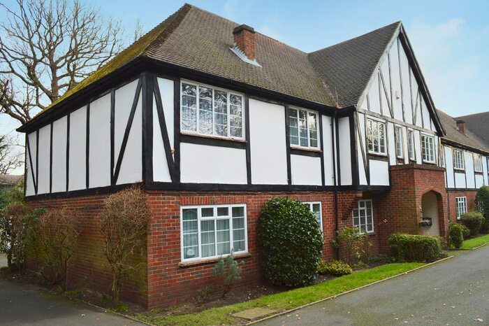 2 Bedroom Flat To Rent In Ashley Park Road, Walton-On-Thames KT12