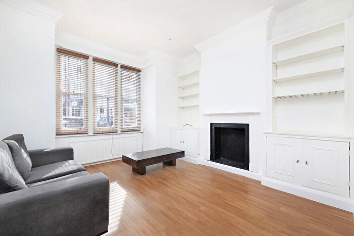 1 Bedroom Flat To Rent In Aliwal Road, Battersea, SW11