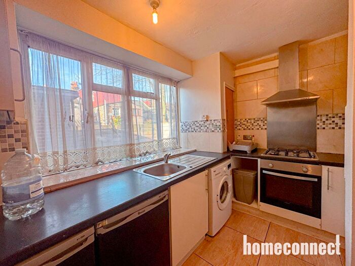 3 Bedroom Flat To Rent In Wakefield Street, London, E6