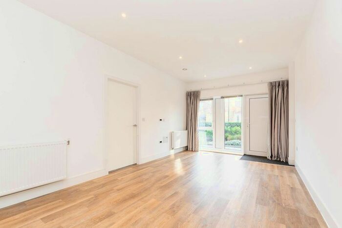 1 Bedroom Flat To Rent In Hartfield Road, Wimbledon, London, SW19