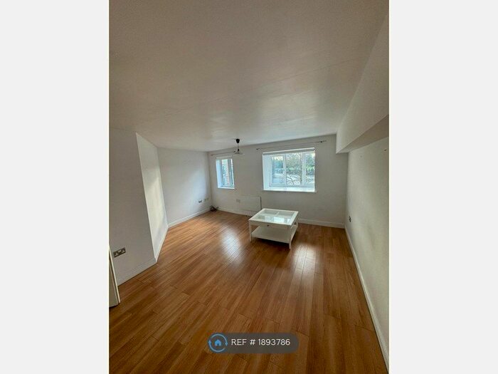 2 Bedroom Flat To Rent In Parkinson Drive, Chelmsford, CM1