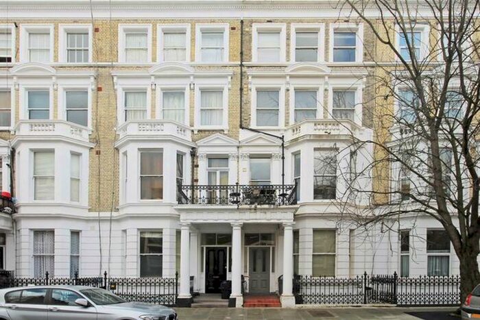 2 Bedroom Flat To Rent In Castletown Road, London, W14