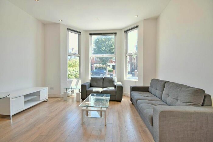 2 Bedroom Flat To Rent In Minster Road, West Hampstead, NW2