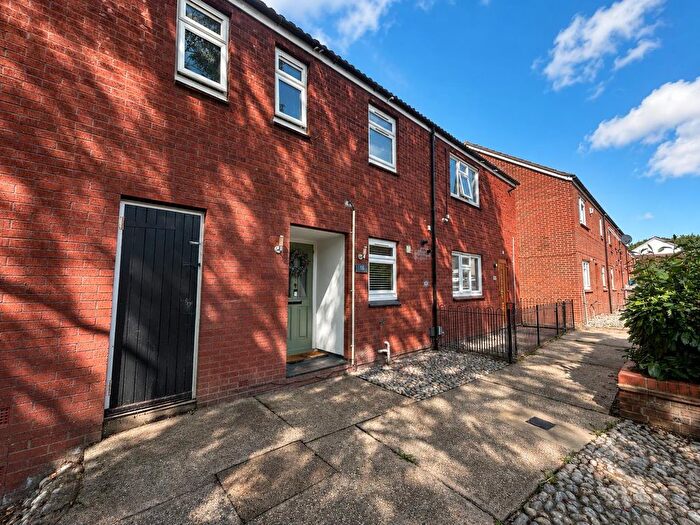 3 Bedroom Terraced House To Rent In Whitethorn Close, Norwich, NR6
