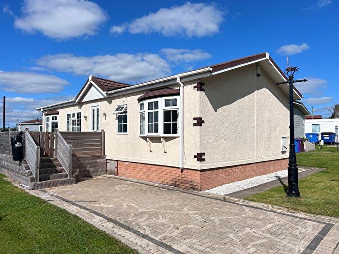 2 Bedroom Park Home For Sale In Lylestone Park, Kilwinning, KA13