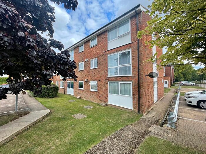 2 Bedroom Apartment To Rent In Burns Drive, Hemel Hempstead, HP2