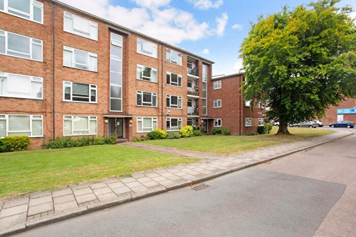 2 Bedroom Flat To Rent In High Road London, N20