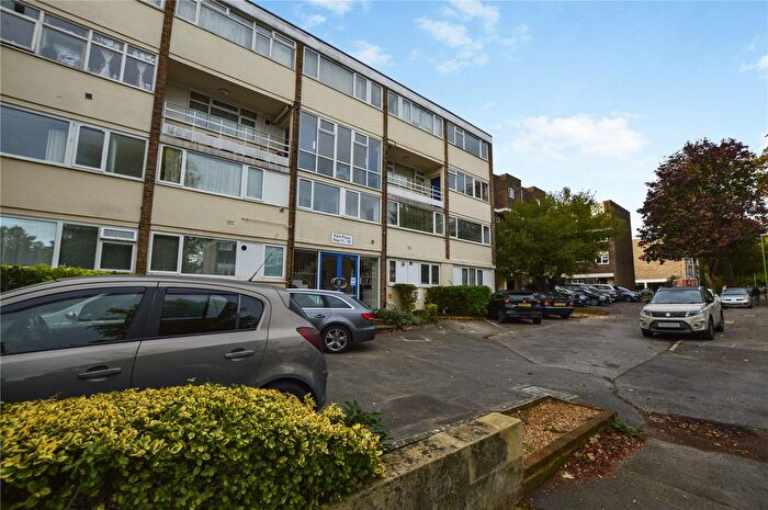 2 Bedroom Flat To Rent In Park Place, Hillview Road, Woking, Surrey, GU22