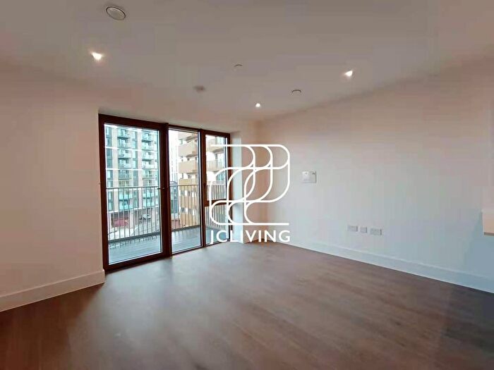 1 Bedroom Flat To Rent In Jasmin House, London, TW8