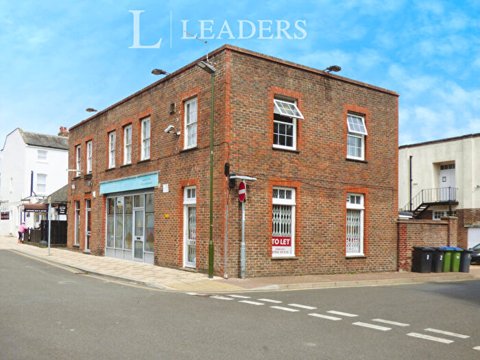 1 Bedroom Flat To Rent In Clifton Road, Littlehampton, BN17