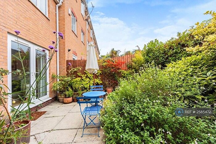 2 Bedroom Maisonette To Rent In New Barns Avenue, Manchester, M21