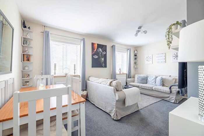 2 Bedroom Maisonette For Sale In Thirlmere Avenue, Burnham, SL1