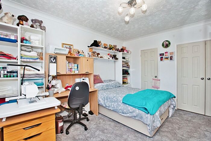 2 Bedroom Semi-Detached Bungalow For Sale In Thomson Drive, Crewkerne, TA18