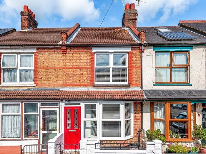 3 Bedroom Terraced House For Sale In Chester Road, Watford, WD18