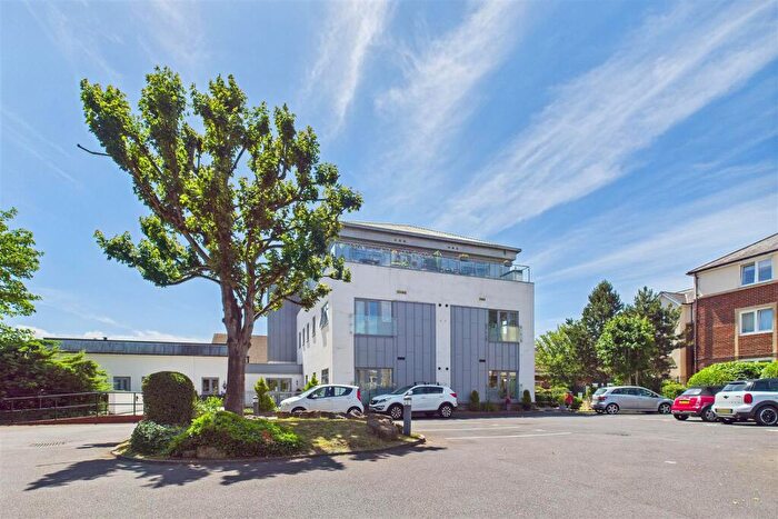 2 Bedroom Flat For Sale In Modern Ground-floor Flat In Central Clevedon, BS21