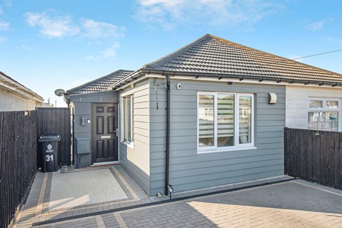 2 Bedroom Semi-Detached Bungalow For Sale In The Avenue, Clacton-On-Sea, CO15
