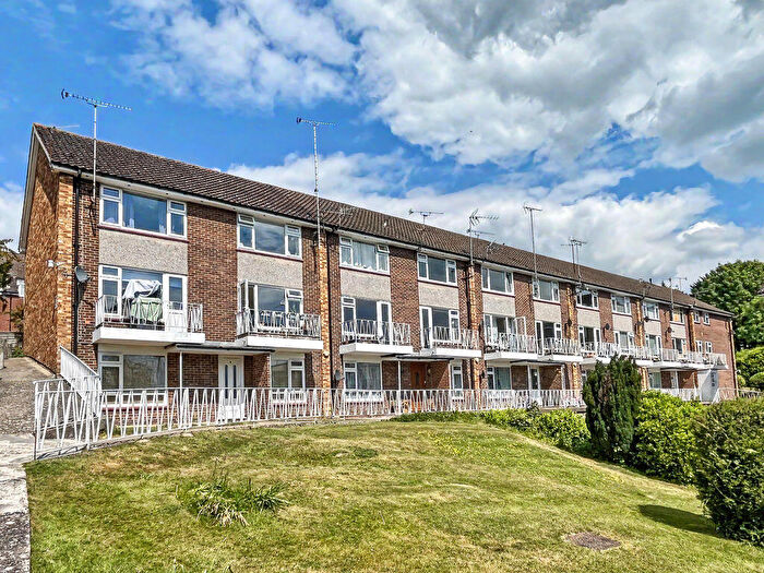 2 Bedroom Duplex For Sale In Edgecote House - Share Of Freehold - Garage, HP13