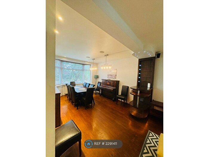 5 Bedroom End Of Terrace House To Rent In Western Avenue, London, W3