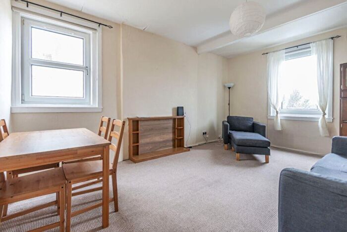 2 Bedroom Flat To Rent In L Whitson Terrace, Edinburgh, EH11