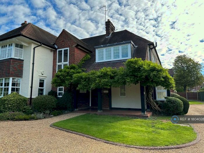 2 Bedroom Maisonette To Rent In The Westways, Northwood, HA6