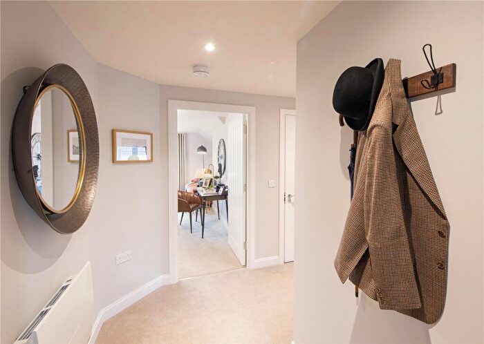 1 Bedroom Apartment For Sale In Reading Road, Wokingham, Berkshire, RG41
