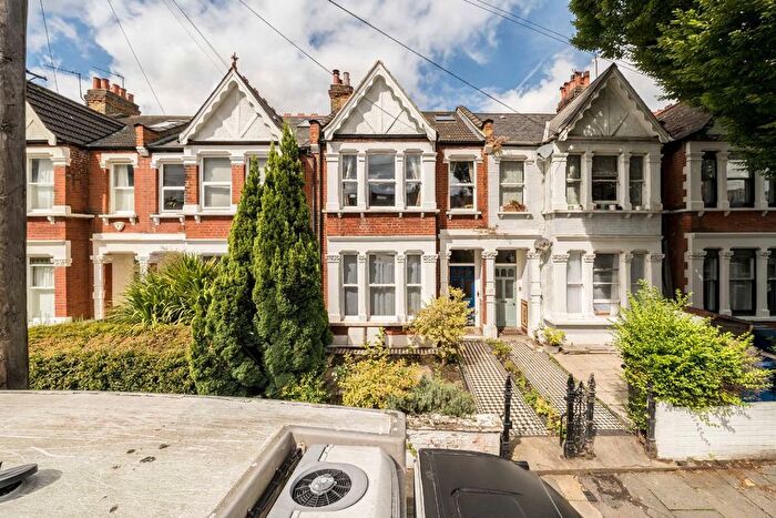 2 Bedroom Flat To Rent In Maldon Road, Acton, W3