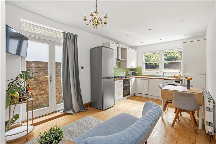 2 Bedroom Flat For Sale In Parfrey Street, Hammersmith, London, W6