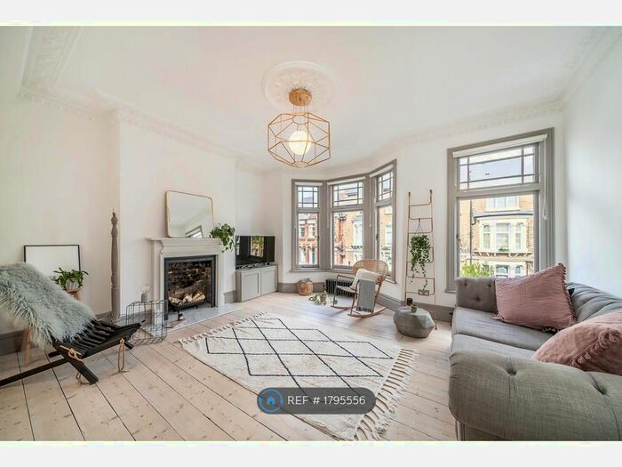 3 Bedroom Flat To Rent In East Dulwich, London, SE22