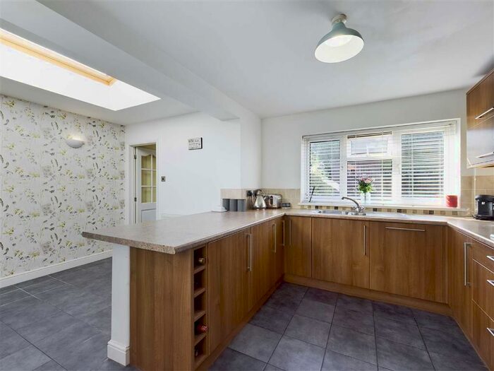 4 Bedroom Link Detached House For Sale In Burnsall Close, Worcester WR4