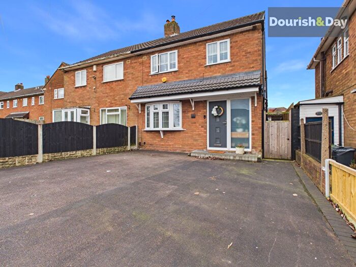 3 Bedroom Semi Detached House For Sale In Castlefort Road, Walsall, WS9