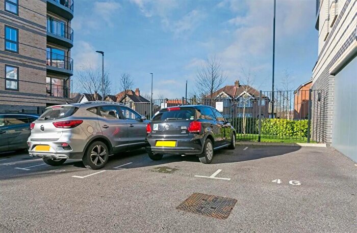 2 Bedroom Apartment For Sale In Windsor Road, Slough, SL1