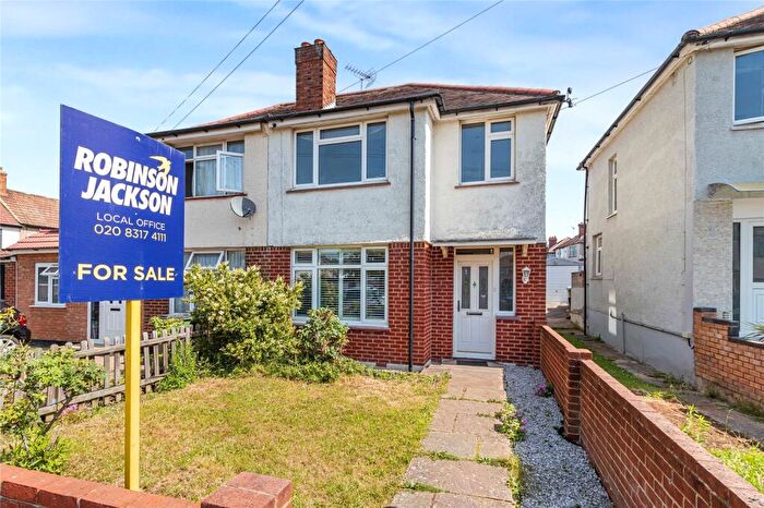3 Bedroom Semi Detached House For Sale In Duncroft, Plumstead, SE18
