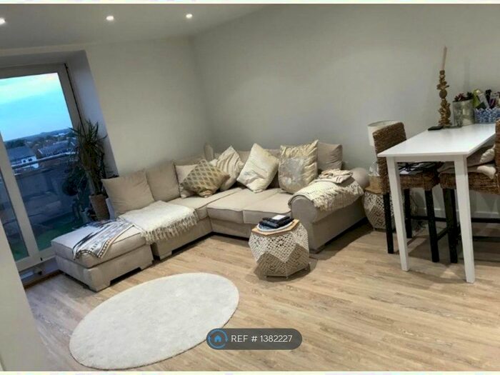 2 Bedroom Flat To Rent In Brentwood, Brentwood, CM14