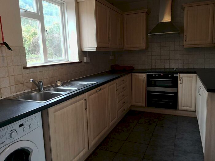 5 Bedroom Semi-Detached House To Rent In Hillside, Brighton, BN2