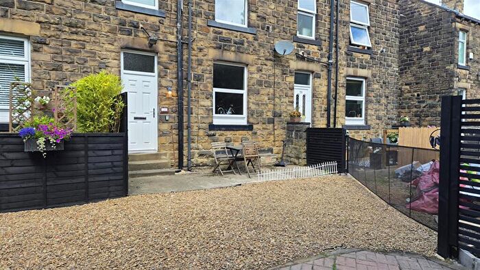 2 Bedroom House To Rent In Fountain Street, Morley, Leeds, LS27