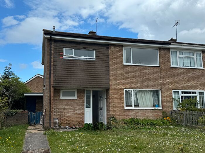 3 Bedroom End Of Terrace House To Rent In Gelding Close, Luton, Bedfordshire, LU4