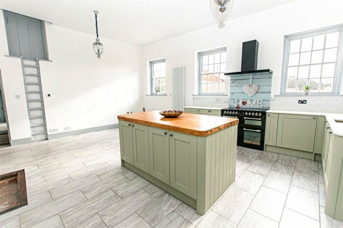 4 Bedroom Detached House For Sale In Watling Street, Hockliffe, Bedfordshire, LU7