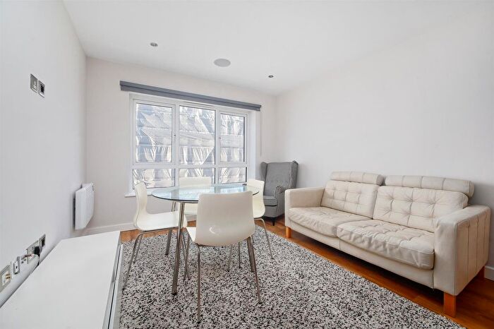 2 Bedroom Flat To Rent In East Drive, London, NW9