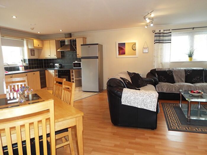 2 Bedroom Flat To Rent In Heol Tredwen, Cardiff, CF10
