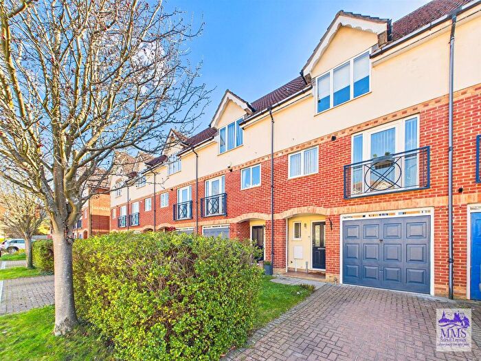 4 Bedroom Town House For Sale In Fennel Close, Rochester, ME1