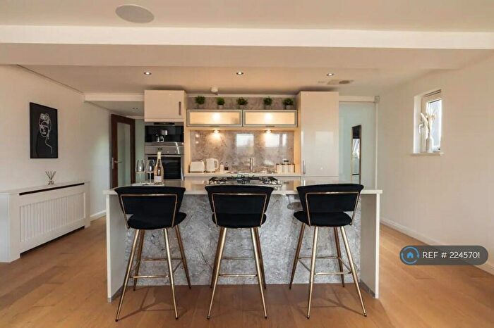 2 Bedroom Penthouse To Rent In Park Circus Place, Glasgow, G3