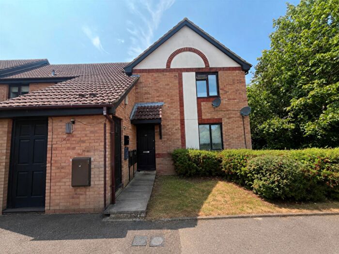 1 Bedroom Flat For Sale In Pimpernel Grove, Walnut Tree, Milton Keynes, MK7