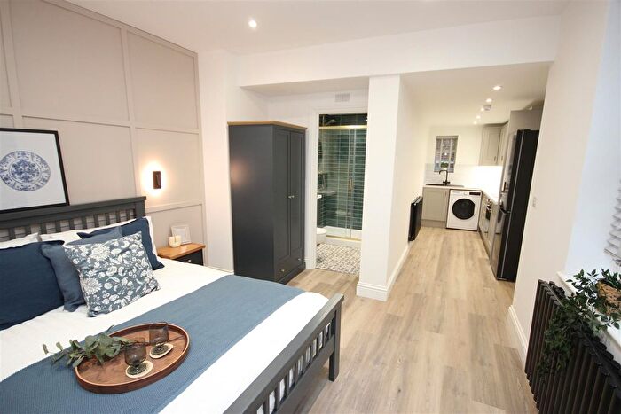 Studio To Rent In High Street, Rushden, NN10