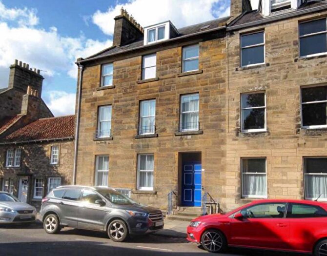 2 Bedroom Flat To Rent In South Street, St. Andrews, KY16