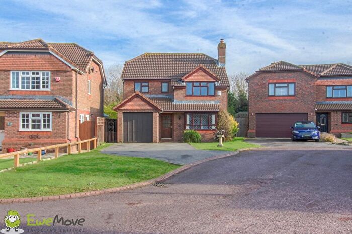 4 Bedroom Detached House To Rent In Yarlington Close Bishops Cleeve, Cheltenham, Gloucestershire, GL52