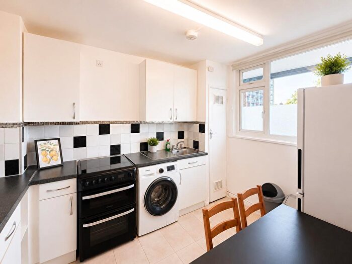 4 Bedroom Flat To Rent In Harpley Square, Stepney Green, London, E1
