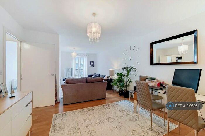 2 Bedroom Flat To Rent In Buick House, Kingston Upon Thames, KT2