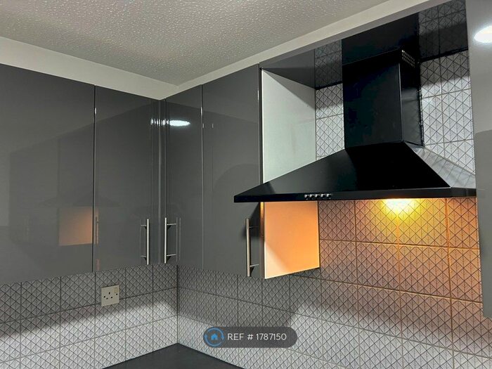 2 Bedroom Flat To Rent In St. Davids Court, Manchester, M8