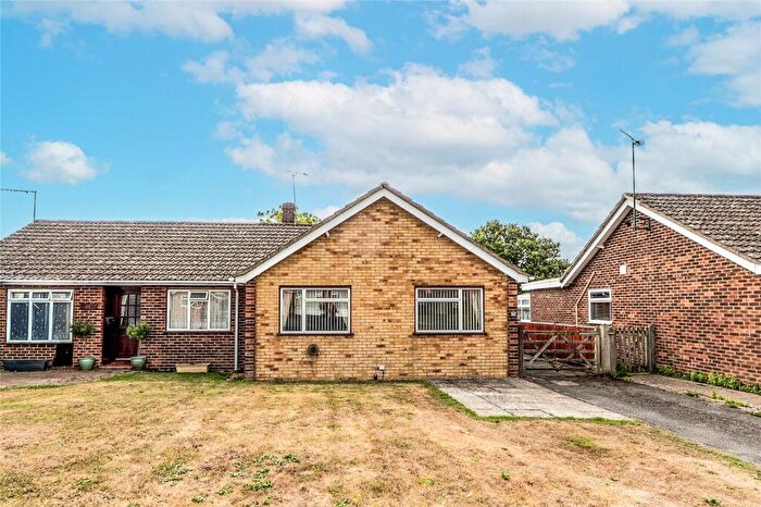2 Bedroom Semi-Detached Bungalow For Sale In Green Close, Didcot, Oxfordshire, OX11